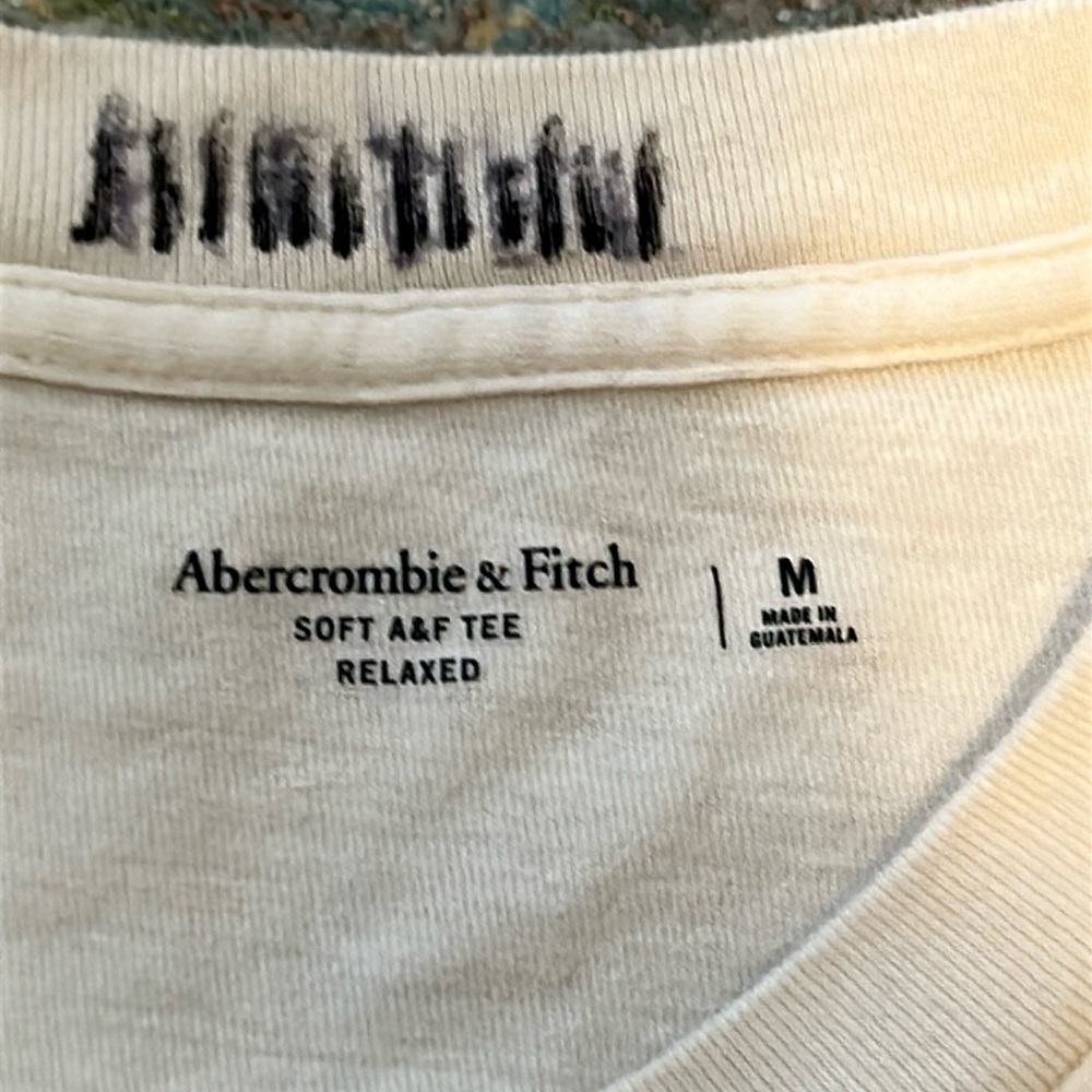 Abercrombie & Fitch T-shirt - Picture 3 of 3